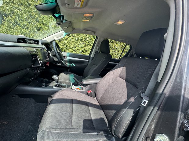 Toyota Hilux Invincible | Auto | 2.4 LT | Double Cab | Camera | Sensors | EURO 6 12