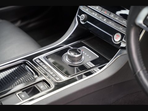 Jaguar XE 2.0i GPF R-Sport Auto Euro 6 (s/s) 4dr 29