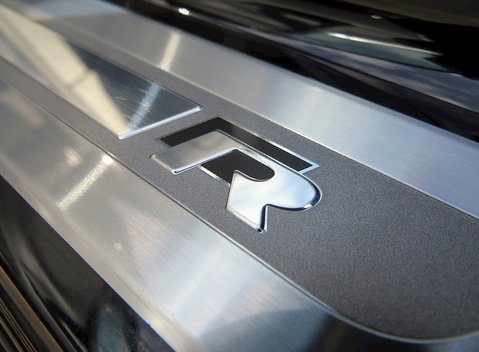 Volkswagen Golf R 16