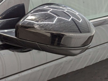 Land Rover Discovery Sport 1.5 Discovery Sport R-Dynamic SE P300e Auto 4WD 5dr 30