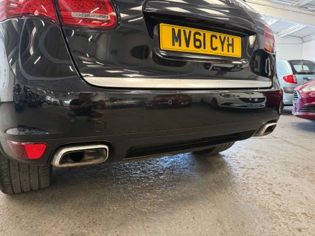 Porsche Cayenne 3.0 TD V6 SUV 5dr Diesel Tiptronic 4WD Euro 5 (s/s) (240 ps) 6