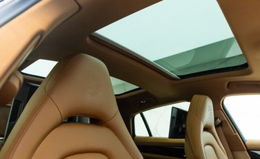 Porsche Panamera 4S E-Hybrid 12