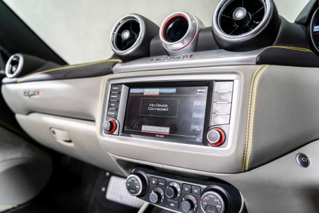 Ferrari California T. MAGNERIDE SUSPENSION. BESPOKE INTERIOR. TWO-TONE BODYWORK. CARPLAY. 33