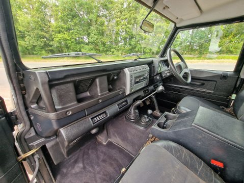 Land Rover Defender 90 TD5 XS STATION WAGON 10