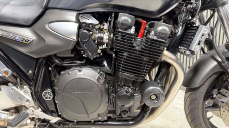 Yamaha XJR1300 RACER 2015 13K MOT MARCH 2027 WARRANTY MUSCLE BIKE 15
