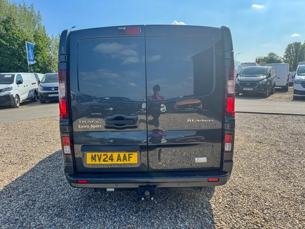 Renault Trafic Crew Cab AUTO LWB L2H1 Sport LI30 A/C Alloys Nav Sensors Tow Bar EURO 6 8