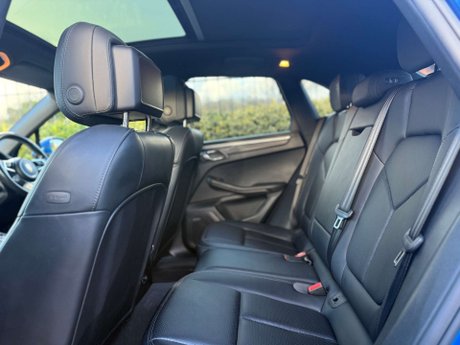 Porsche Macan 2.0 Macan Semi-Auto 4WD 5dr 50