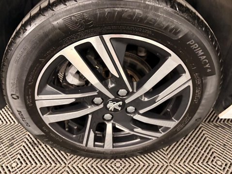 Peugeot 208 1.2 PureTech Allure Premium Euro 6 (s/s) 5dr 40