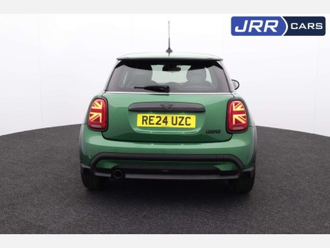 Mini Hatch 1.5 Cooper Exclusive Auto 3dr 7