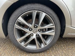 Lexus Is 2.5 IS 300h Advance CVT 4dr 12