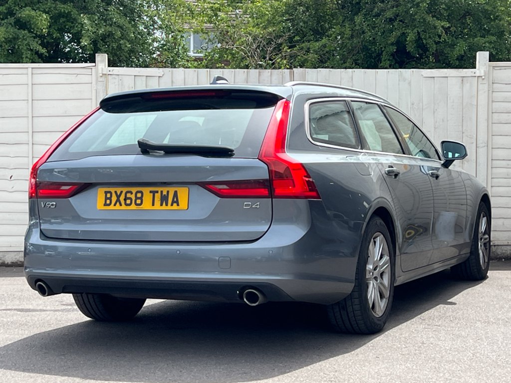 VOLVO V90 2.0 D4 MOMENTUM ESTATE 5DR DIESEL AUTO EURO 6 S S 190...