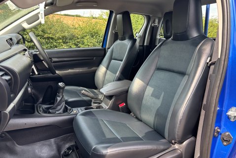 Toyota Hilux Active 4WD D-4D ECB Pickup 3