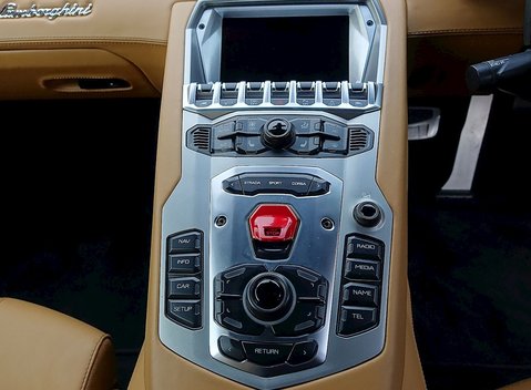 Lamborghini Aventador LP 700-4 8