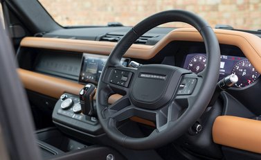 Land Rover Defender 110 X P400 11