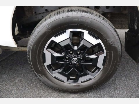 Nissan Navara 2.3 Navara Tekna dCi Auto 4WD 5dr 60
