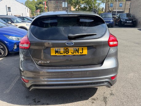 Ford Focus ST-LINE X 8