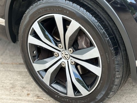Volkswagen Touareg 3.0 Touareg V6 R-Line TDI BlueMotion Technology Auto 4WD 5dr 5
