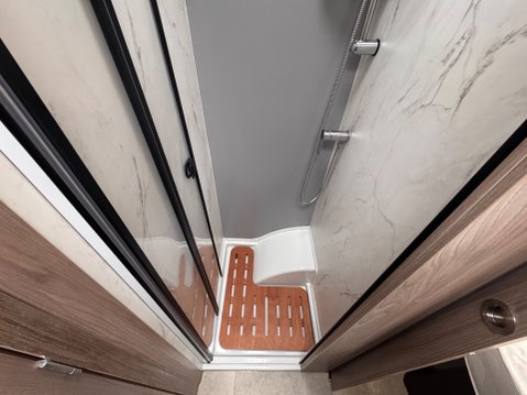 Swift Voyager 594 33