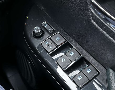 Toyota Hilux 2.8 HI-Luxury Invincible X D-4D 4WD Double Cab Auto 4WD 5dr 56