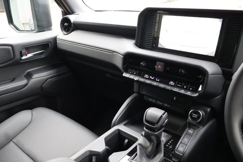 Toyota Land Cruiser BRAND NEW COMMERCIAL WITH A OEM REAR SEAT CONVERSION 21