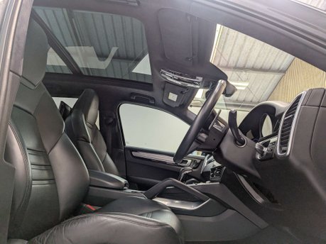 Porsche Cayenne 4.0 Cayenne T S E-Hybrid Auto 4WD 5dr 33