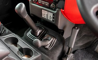 Land Rover Defender 90 Autobiography Edition 19