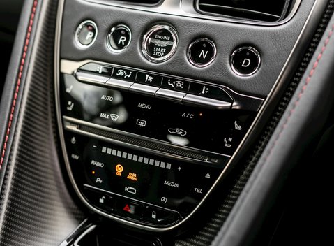 Aston Martin DBS Superleggera 17