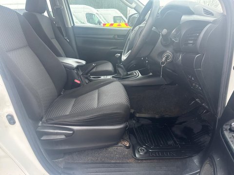 Toyota Hilux ACTIVE 4WD D-4D DCB 13