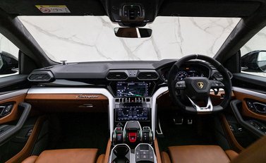 Lamborghini Urus 17