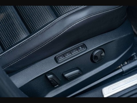 Volkswagen Golf 2.0 Golf R TSi 4Motion Semi-Auto 4WD 5dr 22