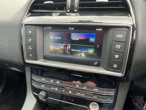 Jaguar F-Pace 2.0 D180 Prestige AWD Euro 6 (s/s) 5dr 27