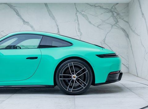 Porsche 911 Carrera GTS (992.2) 32