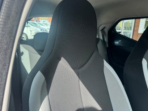 Toyota Aygo 1.0 VVT-i x-play Euro 5 5dr Euro 5 22
