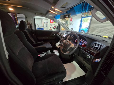 Toyota Vellfire 40