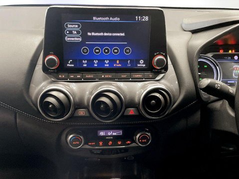 Nissan Juke 1.6 N-Connecta SUV 5dr Petrol Hybrid Auto Euro 6 (143 ps) Air Con - Alloys 18