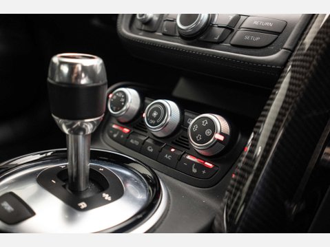 Audi R8 5.2 R8 Quattro V10 Semi-Auto 4WD 2dr 37