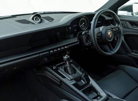 Porsche 911 (992) GT3 Touring 13