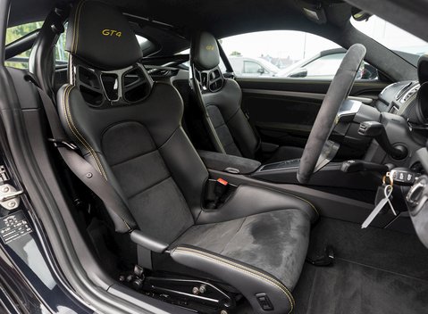 Porsche Cayman GT4 (718) 12