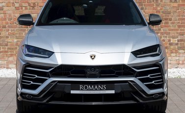 Lamborghini Urus 4