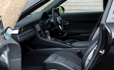 Porsche 911 Targa 4 GTS (991.2) 17