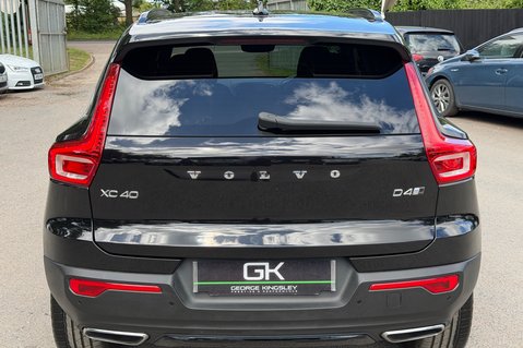 Volvo XC40 D4 R-DESIGN PRO AWD 4