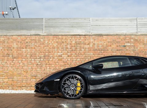Lamborghini Huracan LP640-4 EVO 25