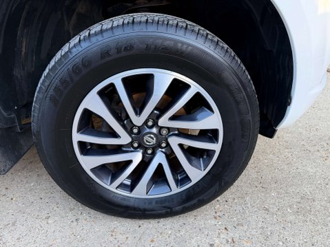 Nissan Navara 2.3 Navara N-Connecta dCi 4WD 5dr 57