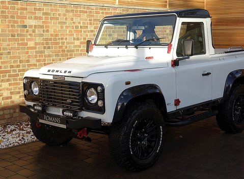 Land Rover Defender 90 Bowler Edition 18