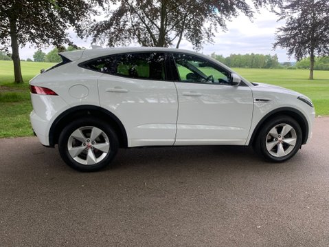 Jaguar E-Pace 2.0 Diesel R-DYNAMIC S 4