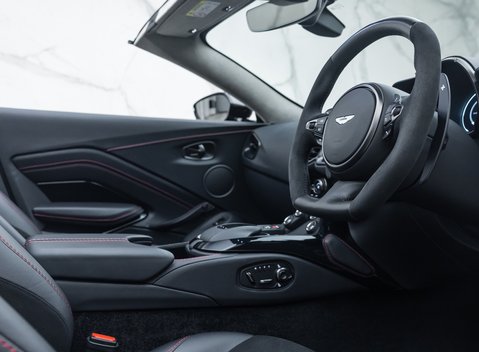 Aston Martin V8 Vantage ROADSTER 16
