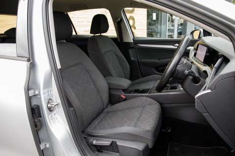 Volkswagen Golf LIFE TSI 37