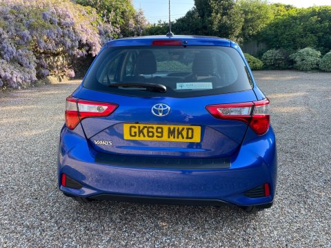 Toyota Yaris 1.5 VVT-i Icon Tech Hatchback 5dr Petrol CVT Euro 6 (111 ps) 11