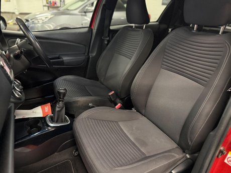 Toyota Yaris 1.33 Dual VVT-i Design Euro 6 5dr 12