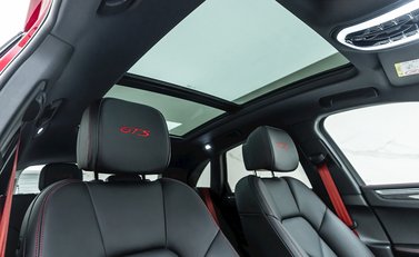 Porsche Macan GTS 12